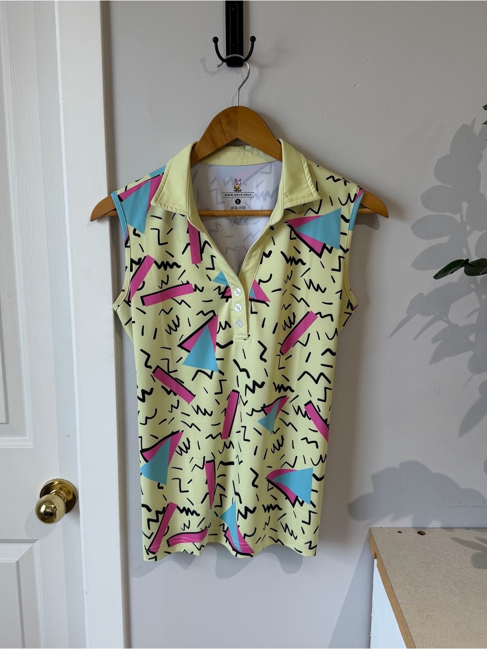 Rolo Golf Sz S “Party Floor” Sleeveless Polo